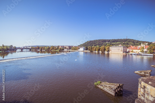 Blick auf Prager Altstadt von der Karlsbrücke © romanple