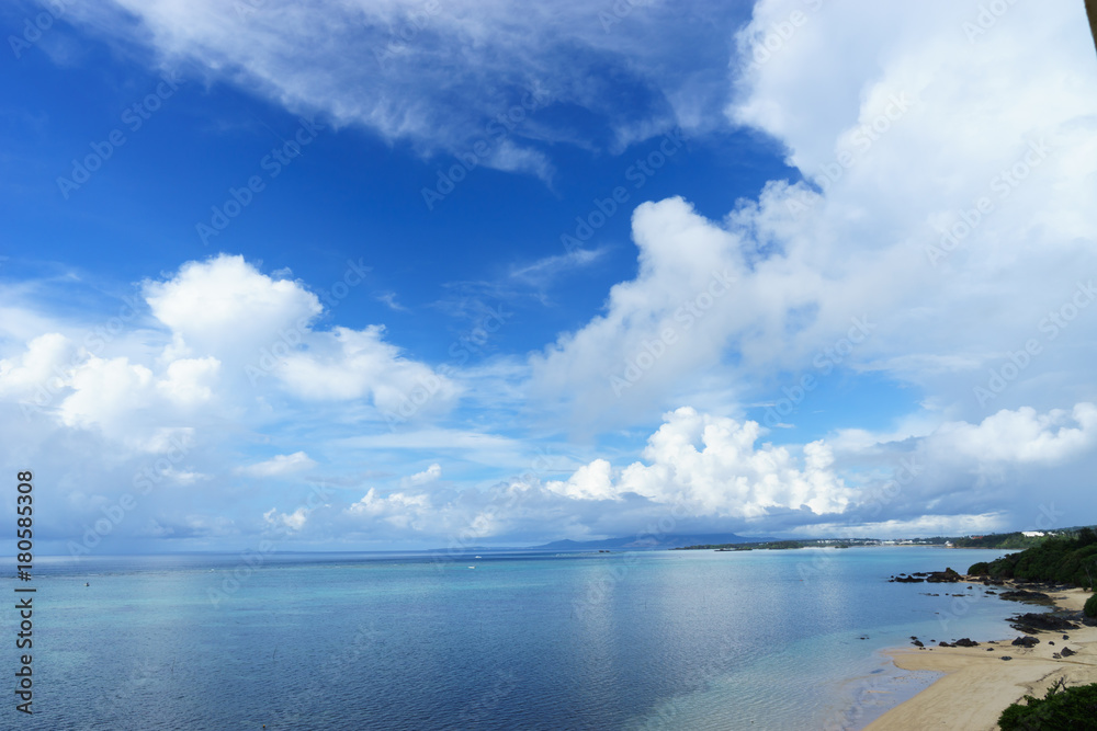 沖縄　谷茶の空と海