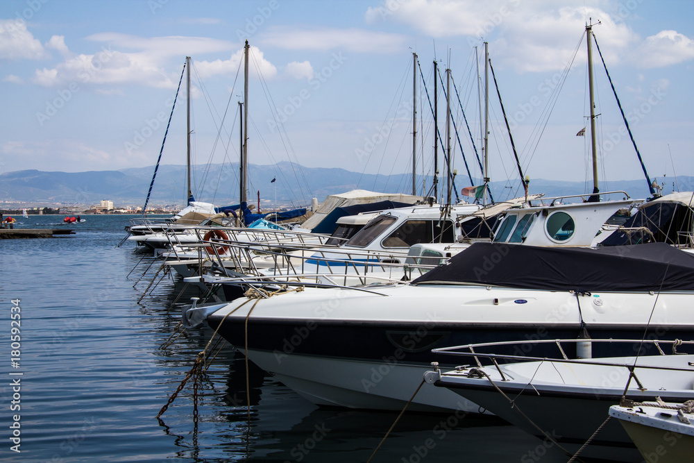 Cagliari: barche a motore ancorate nel porto turistico di marina piccola - Sardegna