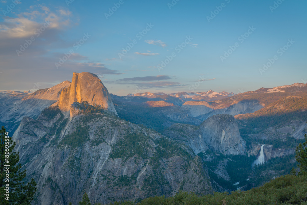 Fototapeta premium Half Dome Sunset from Glacier Point