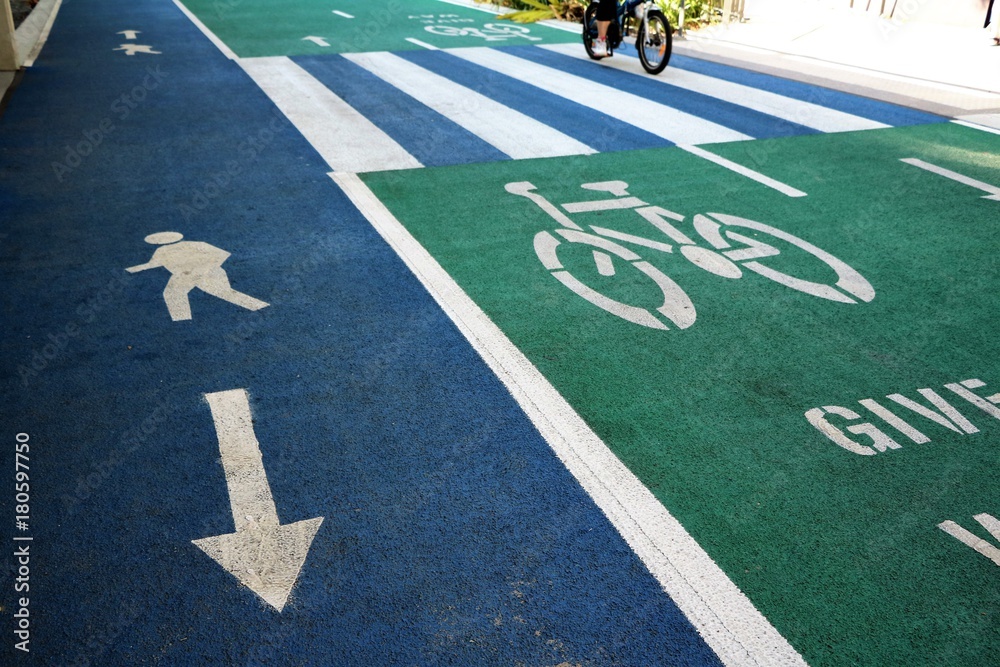Naklejka premium Footpath and bike path in Brisbane, Queensland Australia 