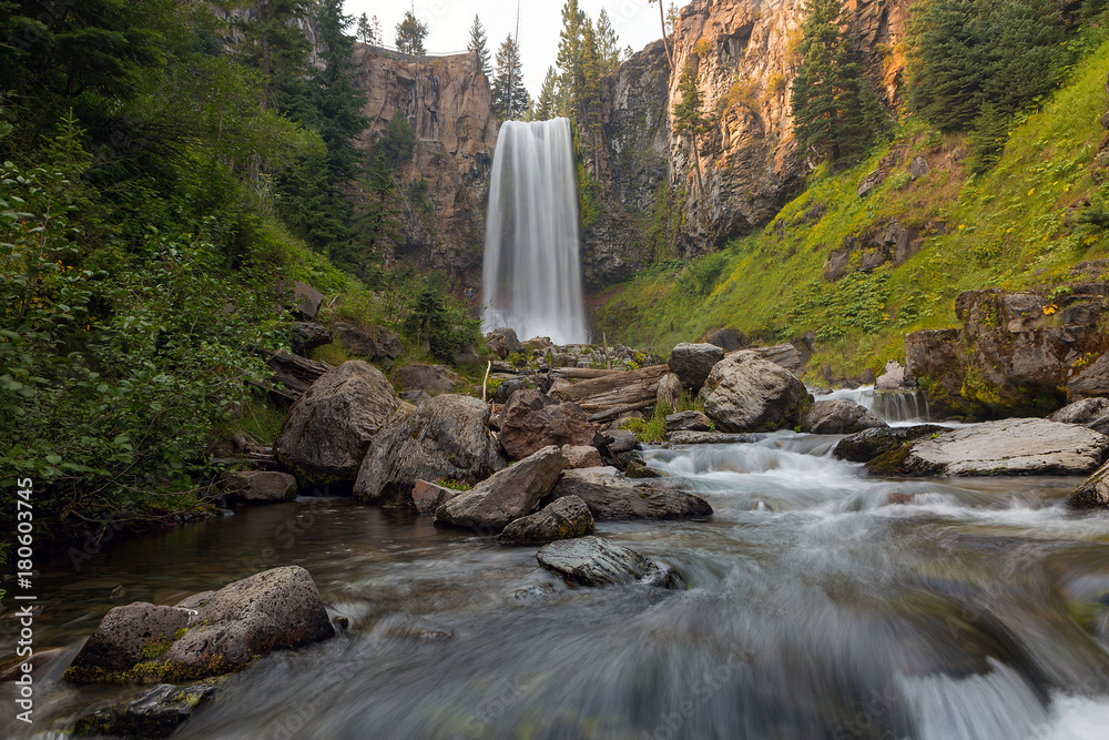 Fototapeta premium Tumalo Falls in Central Oregon USA America