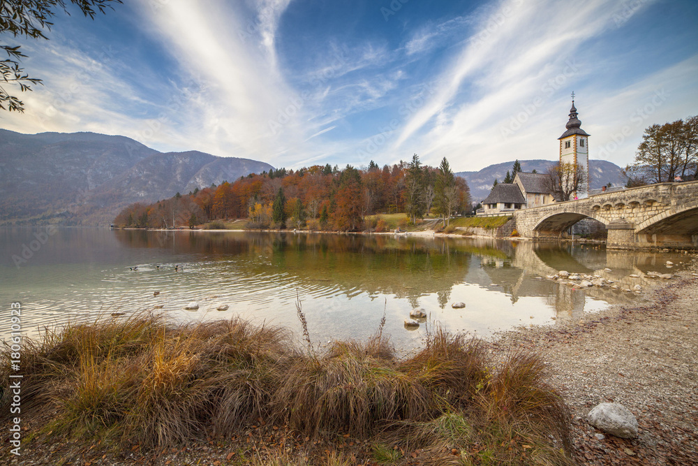 Slovenia, il lago di Bohinj in autunno.