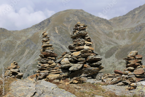 Steintürmchen in den Alpen photo