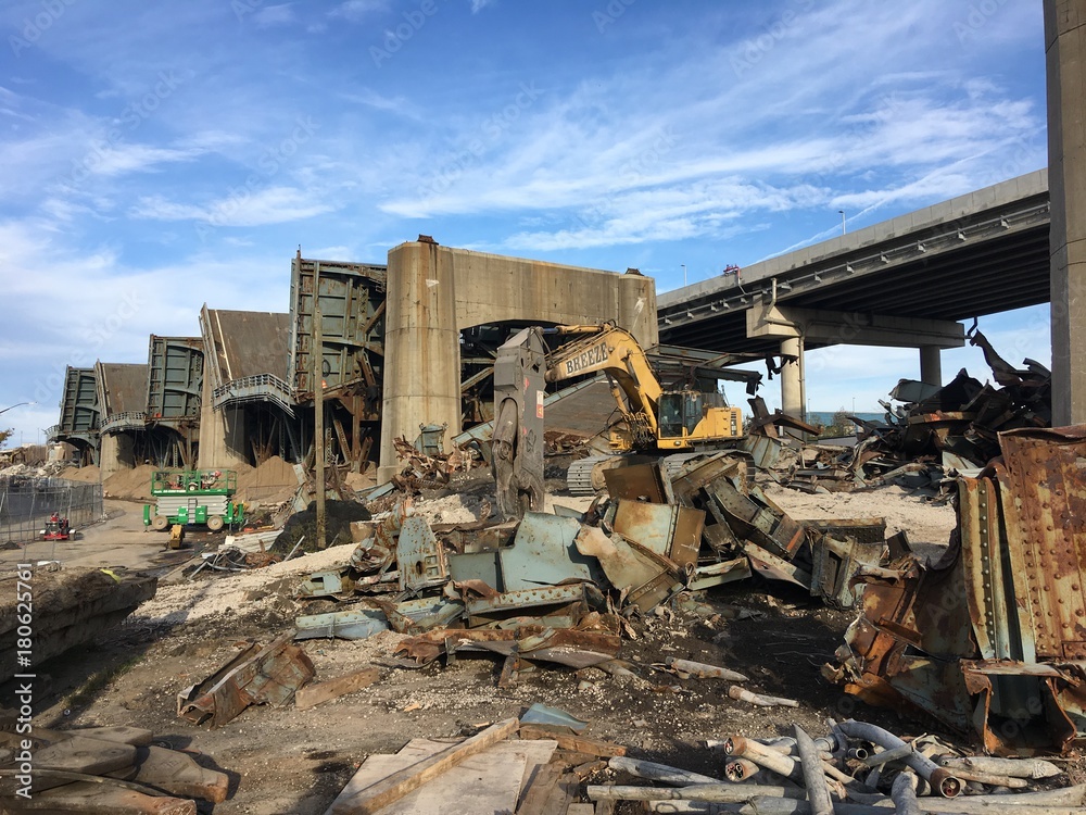 Fototapeta premium The huge ruined bridge in New York. Industrial zone