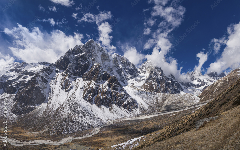 Pheriche valley with Taboche and cholatse peaks