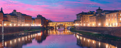 Panoramic view of River Arno and famous bridge Ponte Vecchio at sunset in Florence, Tuscany, Italy © Kavalenkava