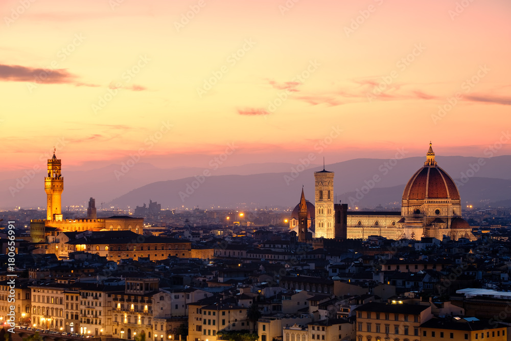 Fototapeta premium The city of Florence at sunset with the famous Duomo and the Palazzo Vecchio