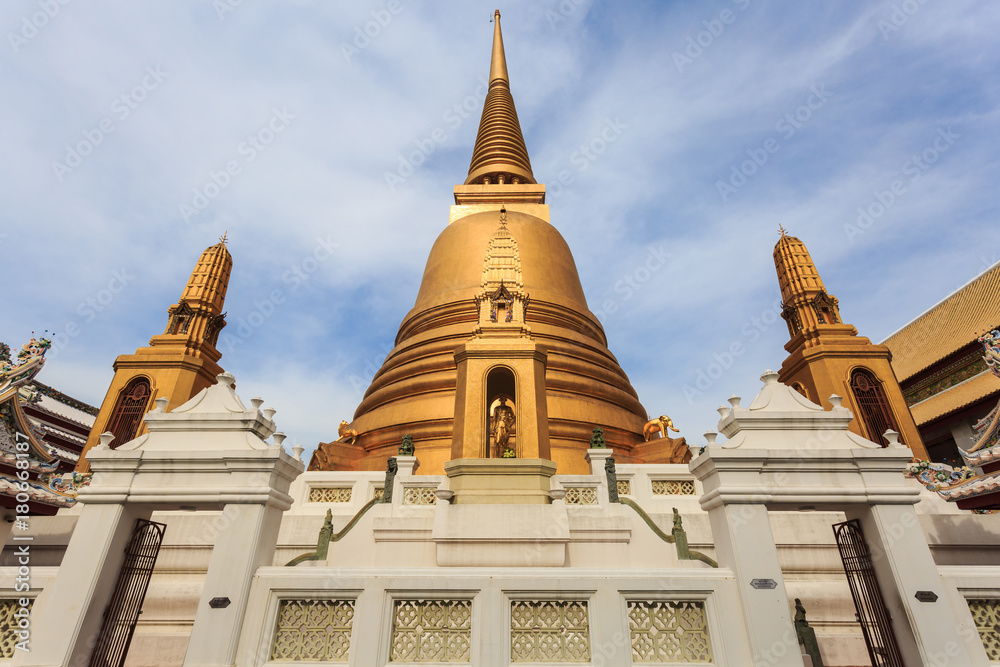 Golden Pagoda in Wat Bowonniwet Vihara Temple. Golden Pagoda in Wat Bowonniwet Vihara Temple.