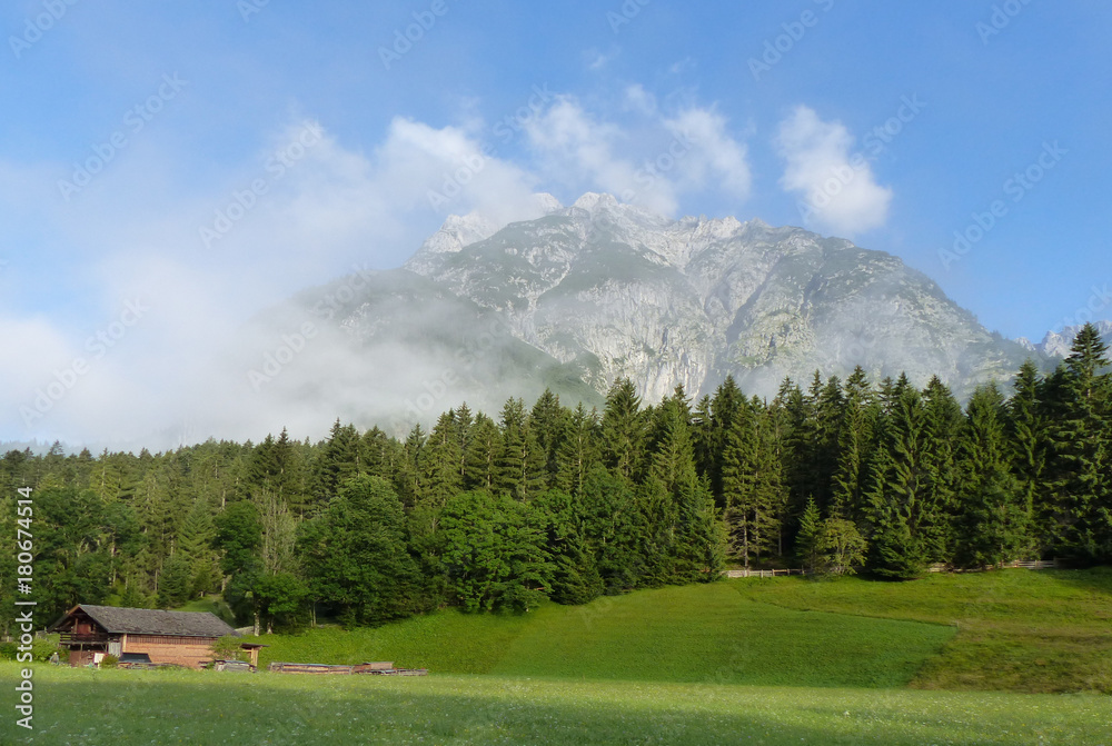 Schöner Morgen in Tirol