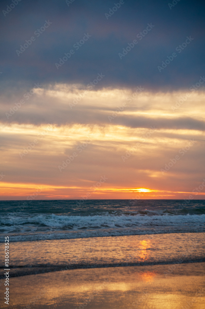 Sonnenuntergang am Atlantik bei Cadiz an der costa le la luz