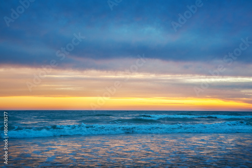 Sonnenuntergang am Atlantik bei Cadiz an der costa le la luz