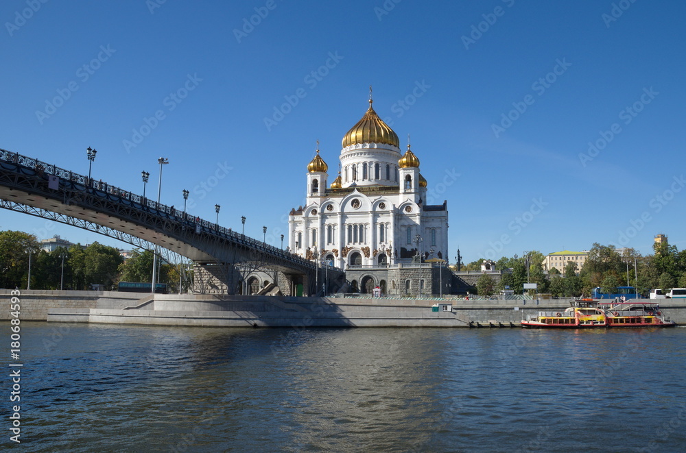 The Cathedral of Christ the Savior and the Patriarchal bridge, Moscow, Russia 