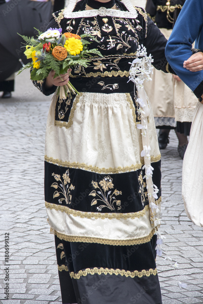Robe folklorique pour défilé breton. Finistère, Bretagne