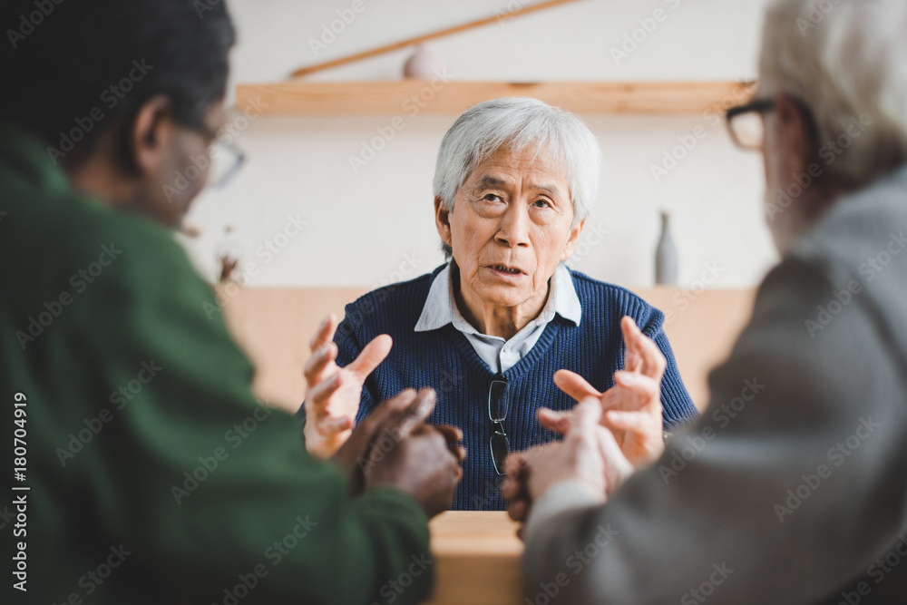 © LIGHTFIELD STUDIOS - senior friends sharing stories