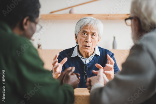 Canvas Print senior friends sharing stories