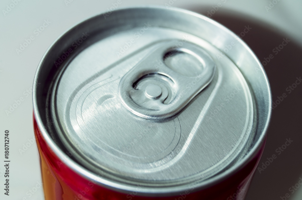 Closed beverage can with stay-tab mechanism Closed beverage can with stay-tab mechanism