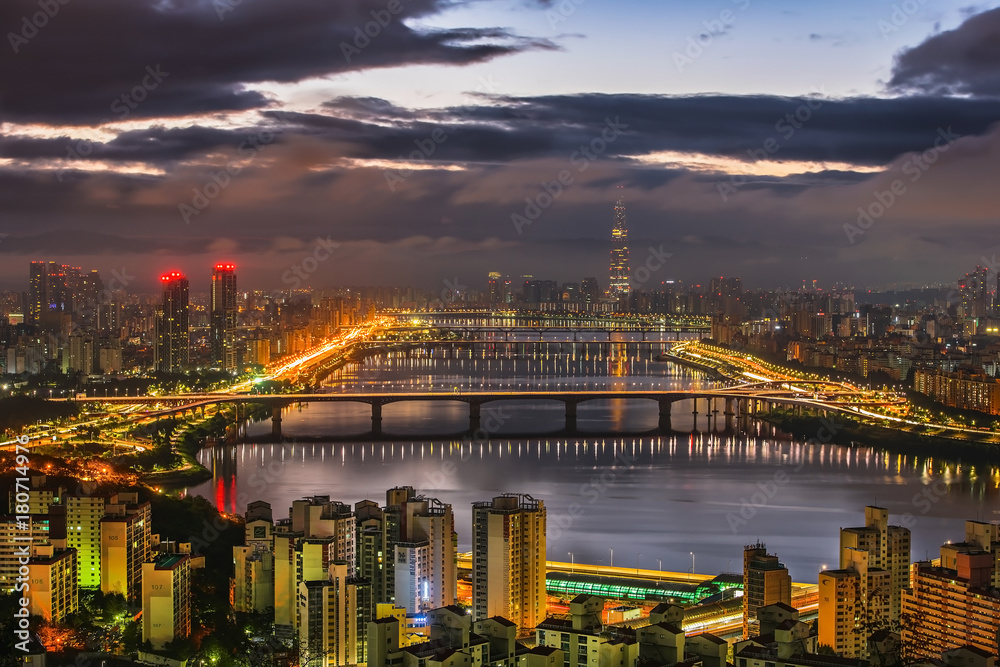Fototapeta premium Morning Skyline Lotte World mall on the Han River Ganges In South Korea ทวีปเอเชียทวีปเอเซียเอเชียความเป็นมาฉากหลังปูมหลังพื้นหลังภาพพื้นเดิมพื้นเพเดิมภูมิหลังรกรากเดิมหัวนอนปลายตีนเบื้องหน้าเบื้องหล