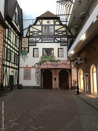 дворик в торговом центра photo