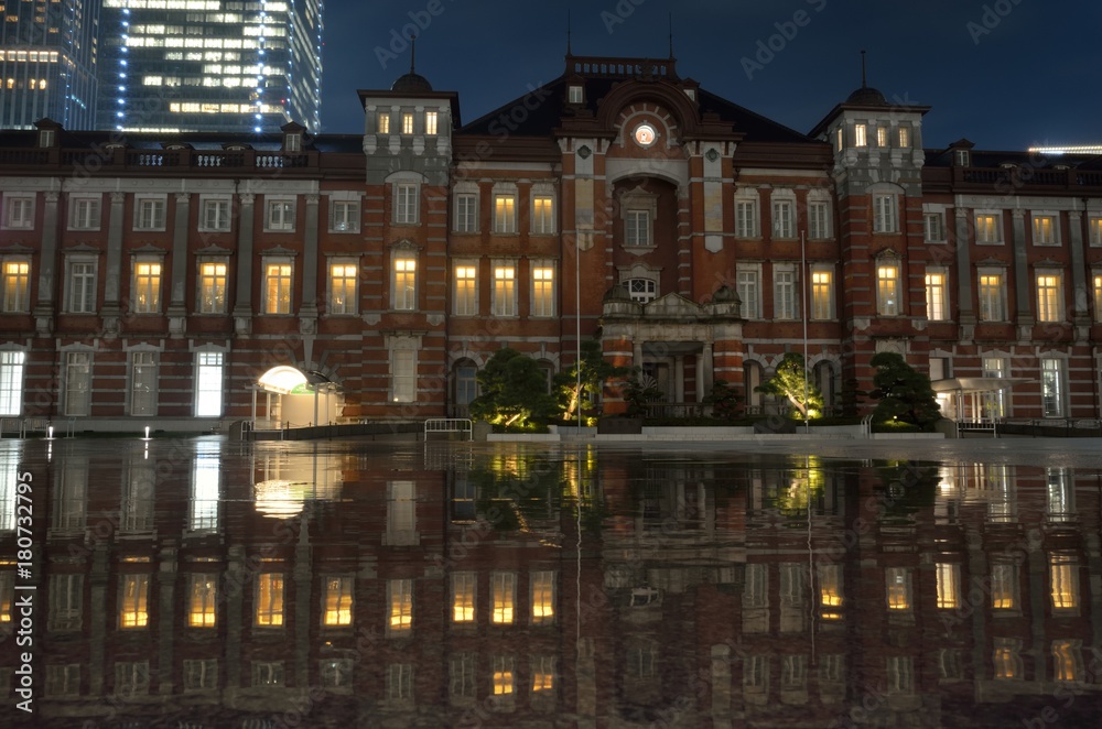 tokyo station night view reflection