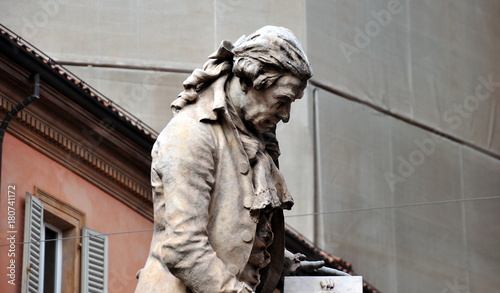 Profil der Statue des italienischen Arztes Luigi Galvani