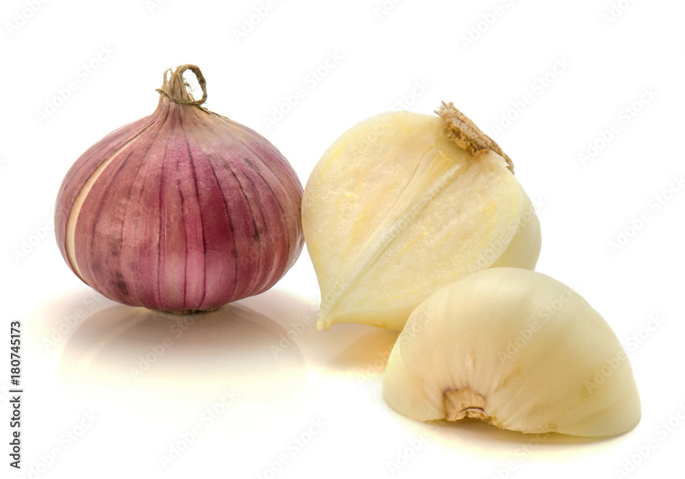Obraz premium One whole solo garlic and two sliced halves isolated on white background.