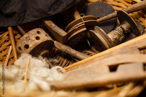 Thread in the old spinning wheel