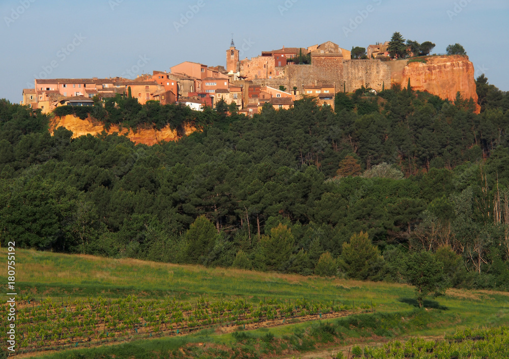 Provence, Roussilon bei Sonnenaufgang
