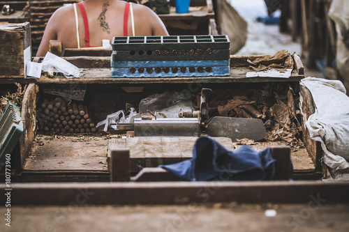 Traditional manufacture of cigars