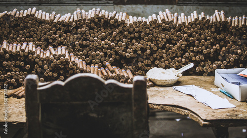 Traditional manufacture of cigars