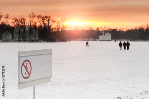 carefully, you can not walk on the ice red sign