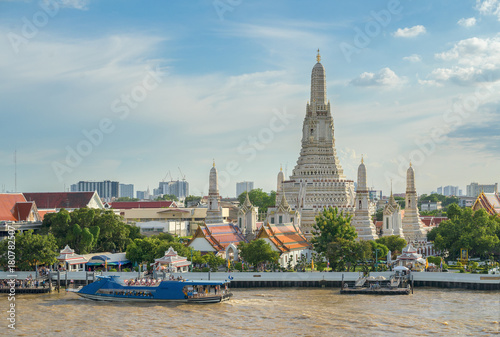 Wat Arun Ratchawararam Ratchawaramahawihan in Bangkok Thailand