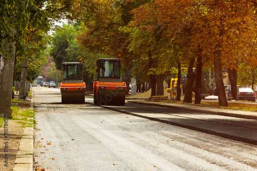photo laying of new asphalt pavement on Ukrainian roads