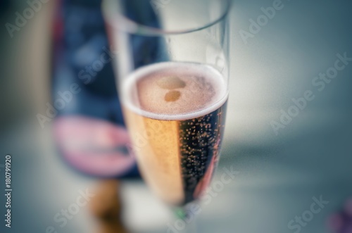 Champagnerglas mit edlem Champagner photo