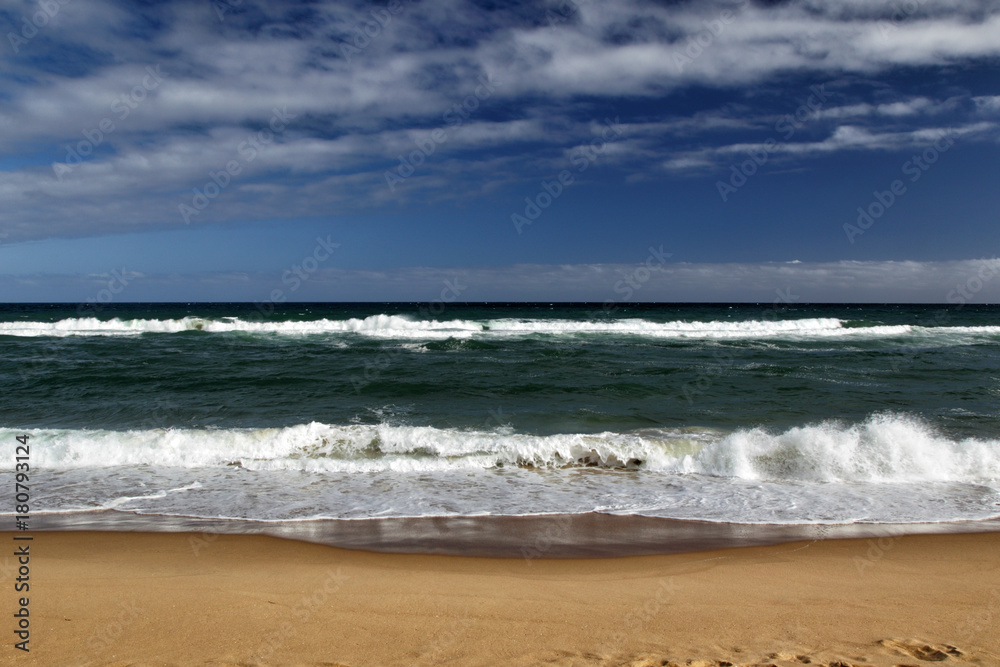 Strand und Meer in Lakes Entrance, Victoria, Australien.