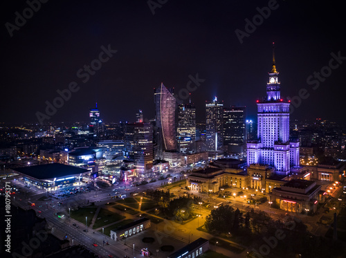 Obraz na płótnie Warszawa nocą w salonie