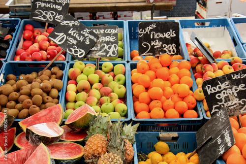 Fresh fruit on a market stall © Studio Porto Sabbia
