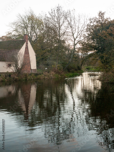Fototapeta Willy lotts flatford mill cottage constable country haywain painting river
