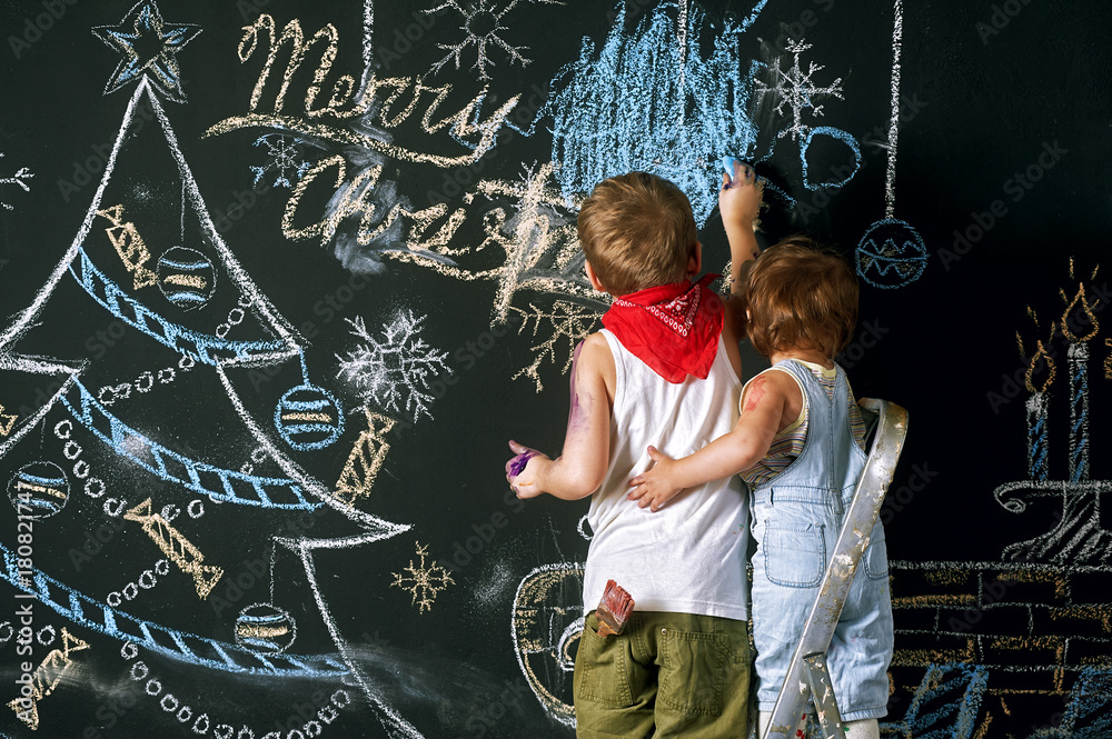 Boy decorates painted on the wall of spruce in the Studio