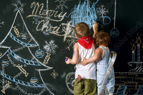 Obraz na płótnie Boy decorates painted on the wall of spruce in the Studio w salonie