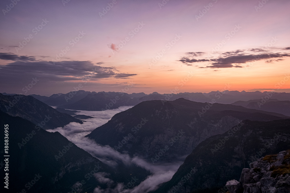 Sonnenaufgang in den Alpen 