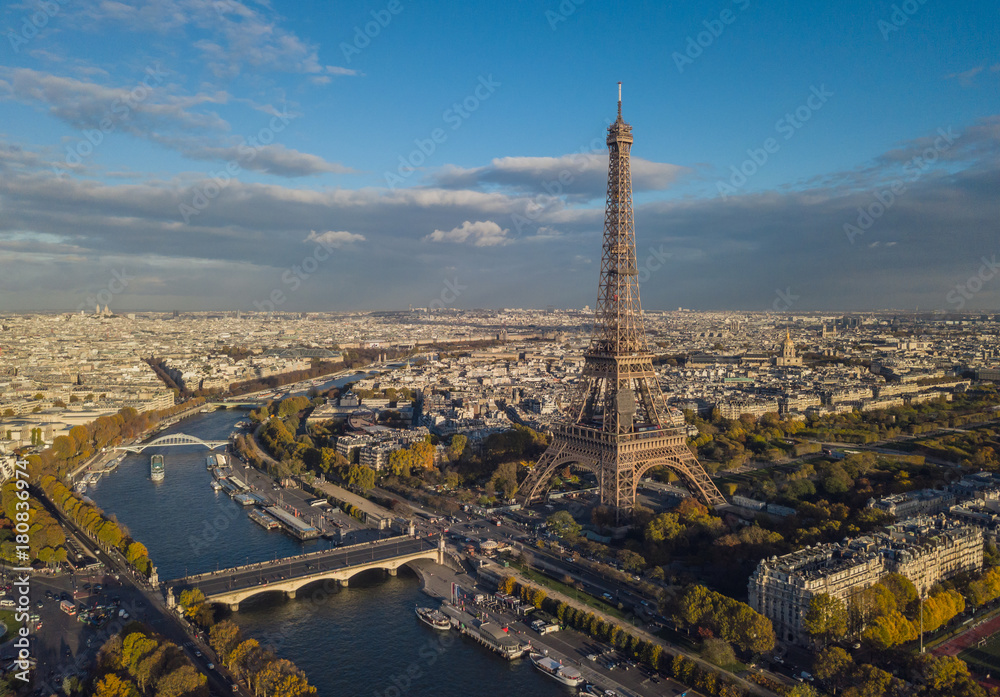 Fototapeta Pejzaż Paryż. Widok z lotu ptaka na Wieżę Eiffla