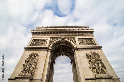 Paris, France - November, 2017. Beautiful view of the Arc de Triomphe, Paris © F8  \ Suport Ukraine