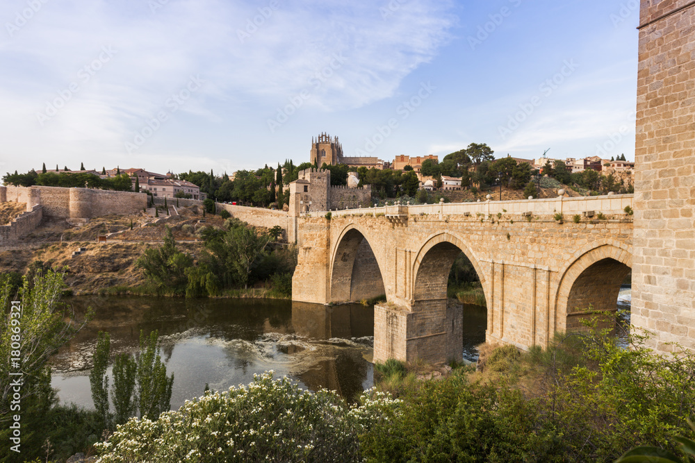 Fototapeta premium San Martin Bridge in Toledo
