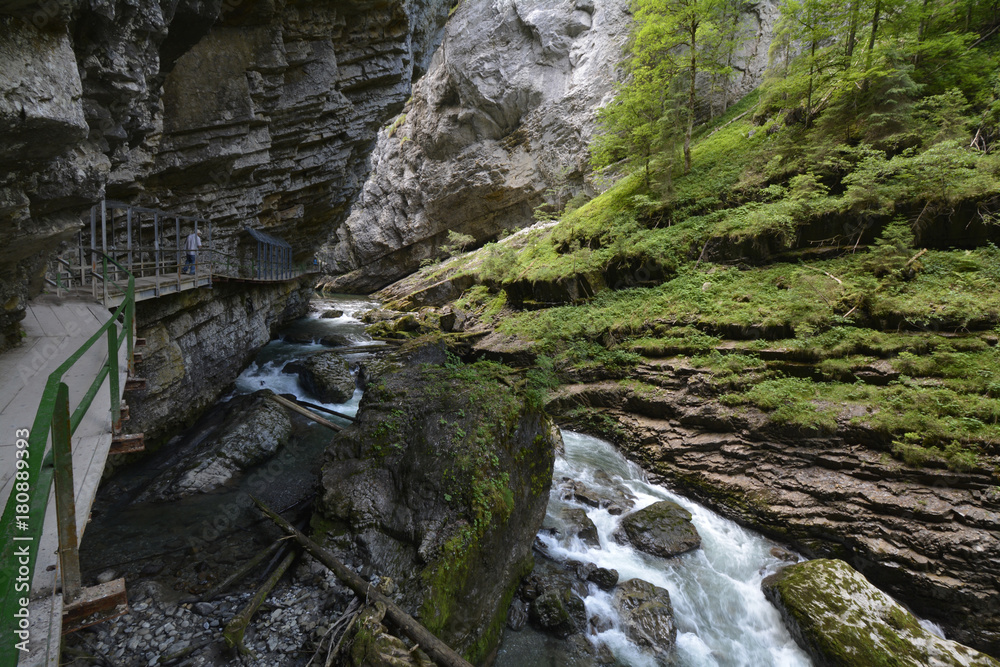 weg durch die breitachklamm im kleinwalsertal weg durch die breitachklamm im kleinwalsertal
