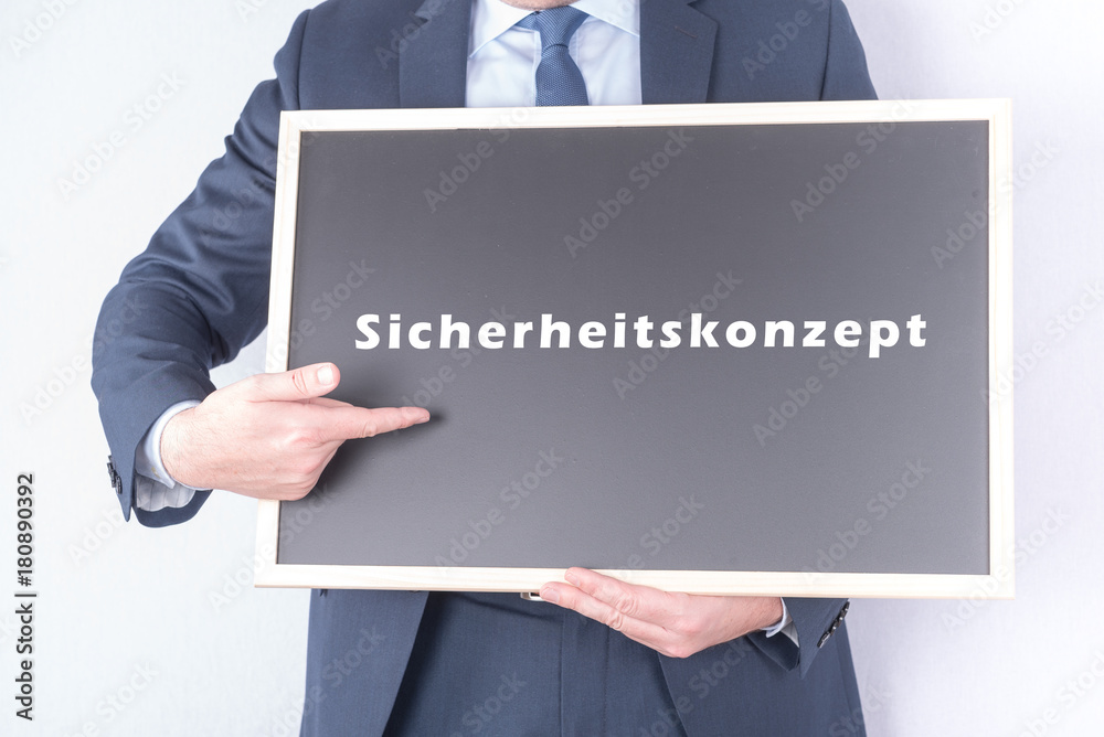 Manager mit Schild Sicherheitskonzept Manager mit Schild Sicherheitskonzept