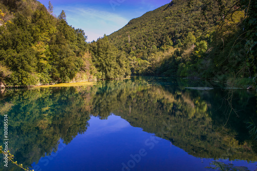 Oasi di pace presso la gola del fiume Nera a Stifone