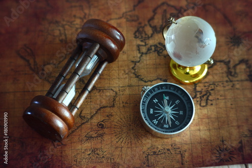 Canvastavla Compass ans sand hour and world glass on map , travel concept