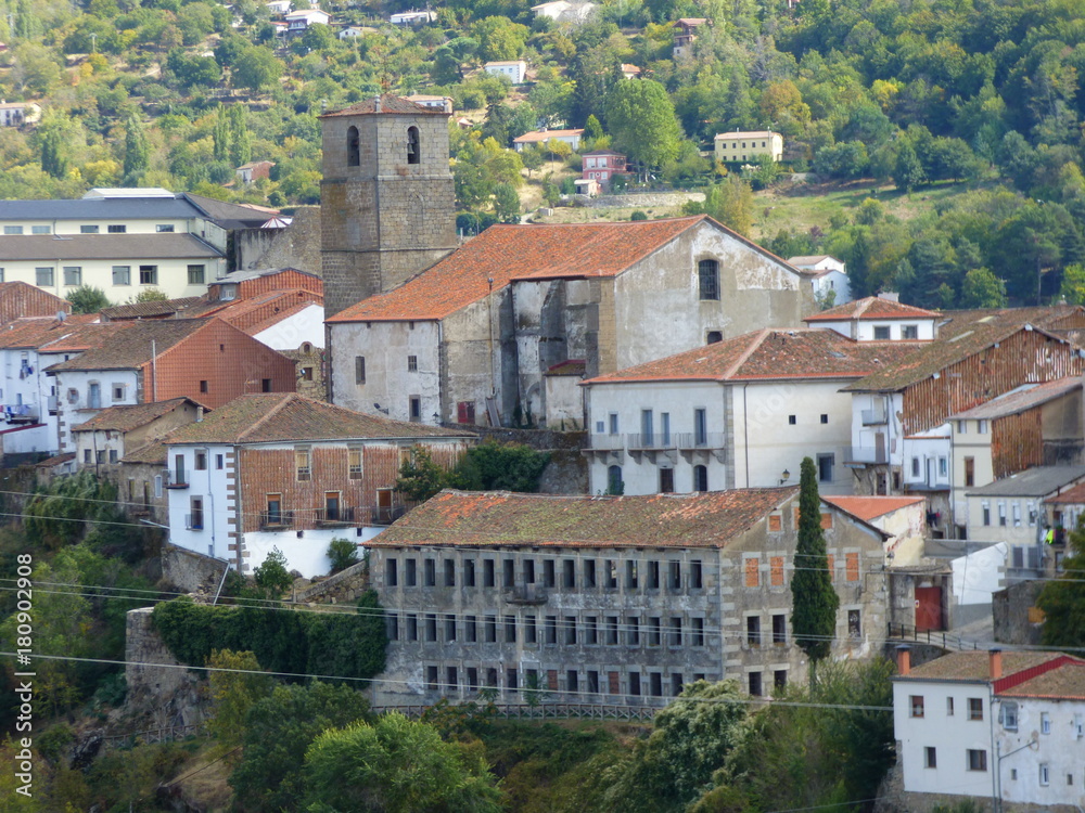 Béjar desde el aire. Béjar es un municipio y localidad española de la provincia de Salamanca, en la comunidad autónoma de Castilla y León