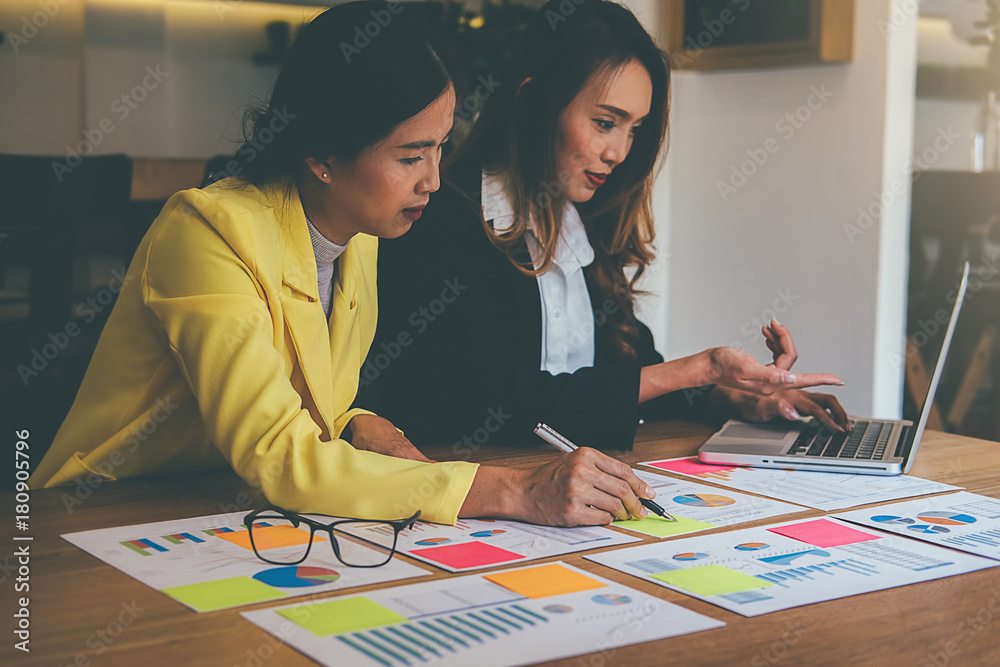 Fototapeta premium Business concept. Business people discussing the charts and graphs showing the results of their successful teamwork.